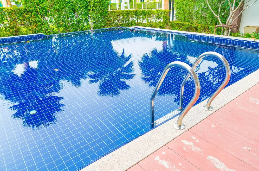 Servicio: Mantenimiento de piscinas - Servicios completos para el cuidado y renovación de piscinas.